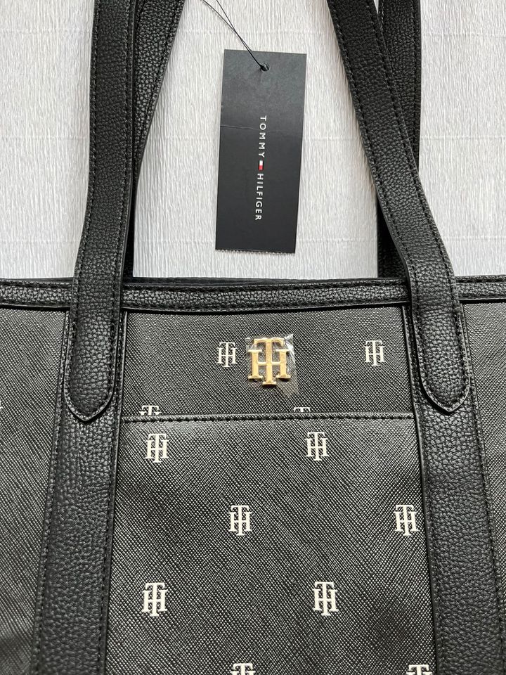 TOMMY HILFIGER ORIGINAL DAMEN HANDTASCHE SCHWARZ NEU MIT ETIKETT in Bergheim