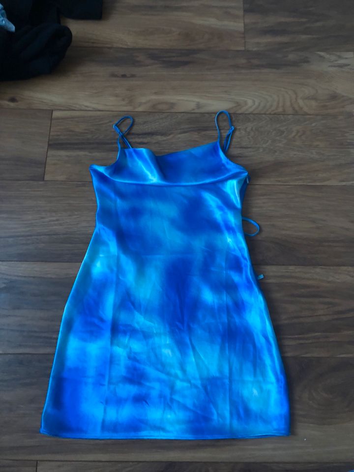 Sommerkleid xs hübsches Kleid blau batik f Retro Satin in Schwerin