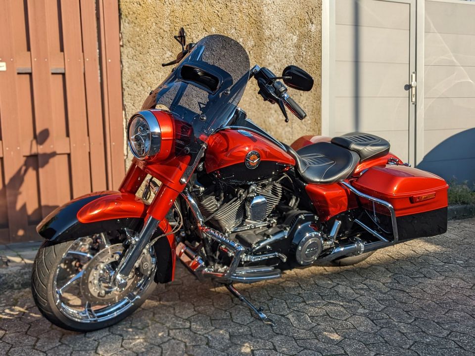 Harley Davidson CVO Road King 2014 mit Penzl-Auspuff und Wilbers in Düsseldorf