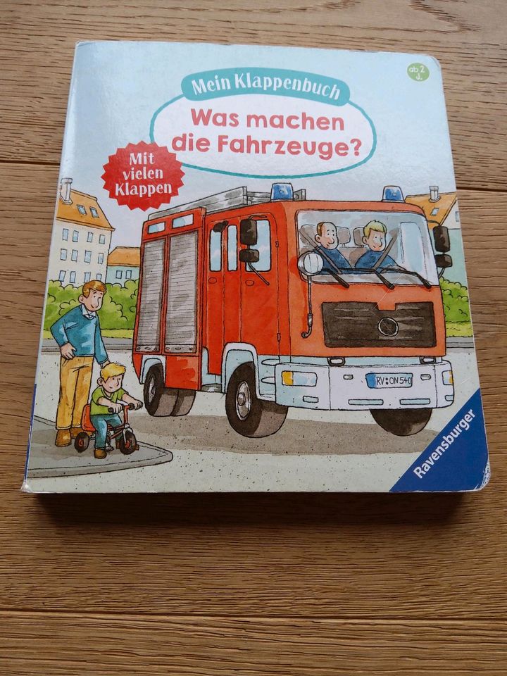 Klappenbuch- Was machen die Fahrzeuge? in Braak