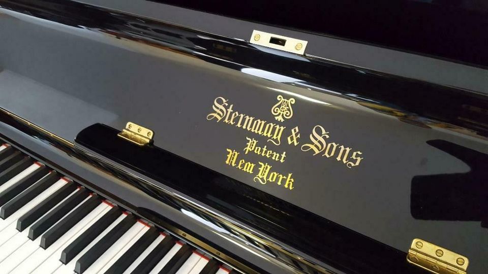 STEINWAY & SONS Klavier Mod. N, schwarz poliert, 137 cm in Tirschenreuth
