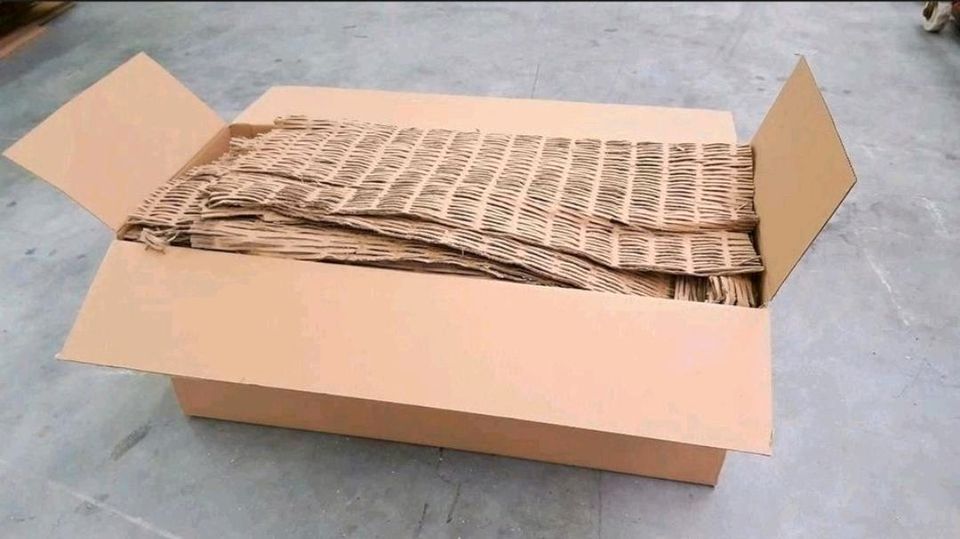 Verpackungsmaterial Füllmaterial Schredder Karton Polstermaterial in Hirschstein