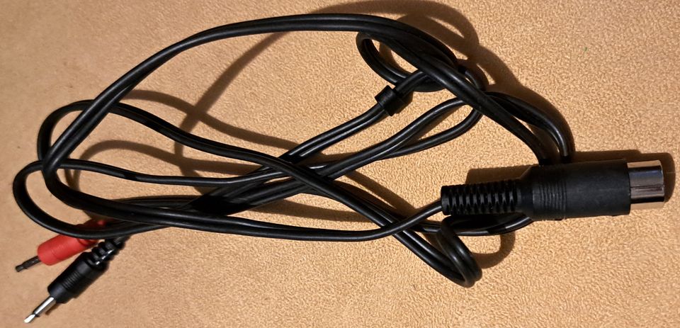 Audio Kabel DIN 5-Pol Buchse auf 2x 3,5mm Klinke Stecker 1,5m. in Erfurt