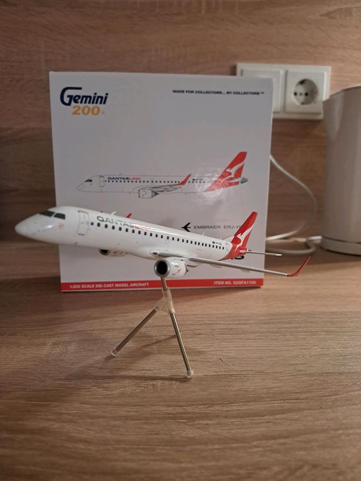 1/200 Qantaslink Embraer 190 ER in Hamburg