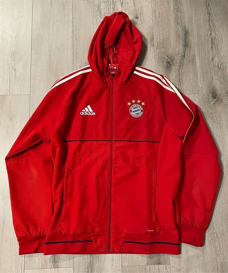 Jacke der Marke Adidas / FC Bayern München Gr. S an Farbe rot in Wüstheuterode