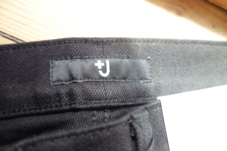 NEU UNIQLO ＋J SELVEDGE STRAIGHT JEANS in Berlin