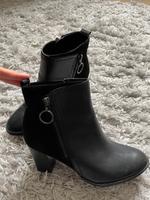 Echtleder Stiefeletten 38 klassisch schwarz NEU Nordrhein-Westfalen - Paderborn Vorschau