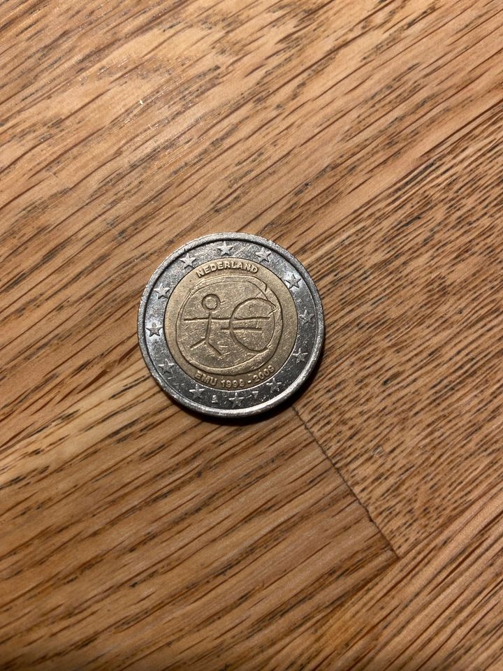 2 € Münze mit Strichmännchen Niederlande Emu in Königsmark