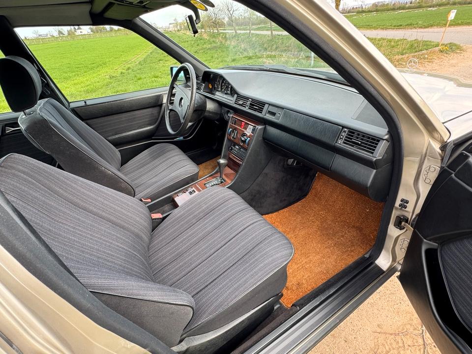 Mercedes Benz W124 300D Mopf Automatik, Schiebedach, 2 Hand in Darmstadt