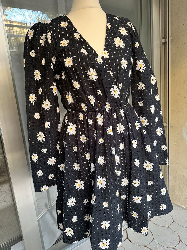Neu maje Kleid schwarz Blumen 2 38 in München