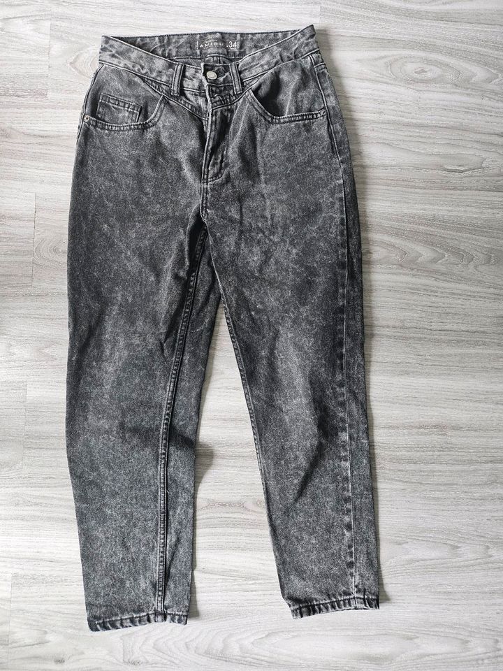 Jeans, dunkelgrau, mom fit, Gr. 34 in Trier