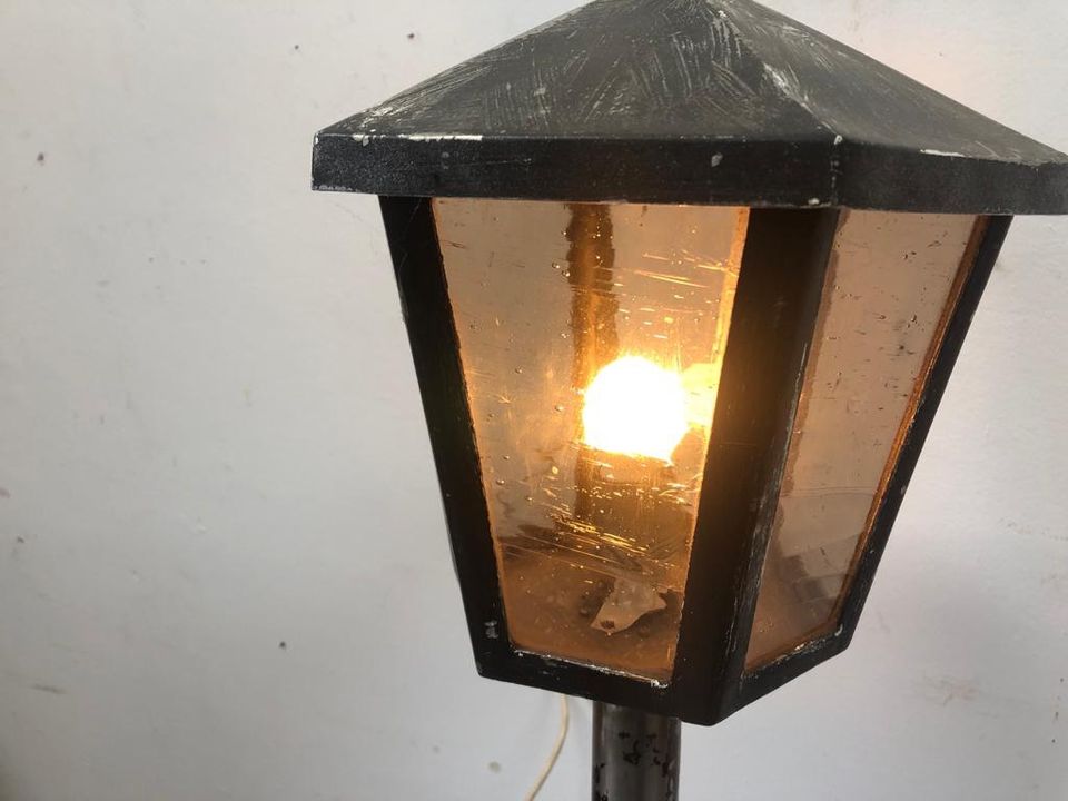 Antike stabile Außenlampe Kandelaber, Stehlampe, Wegeleuchte in Völklingen