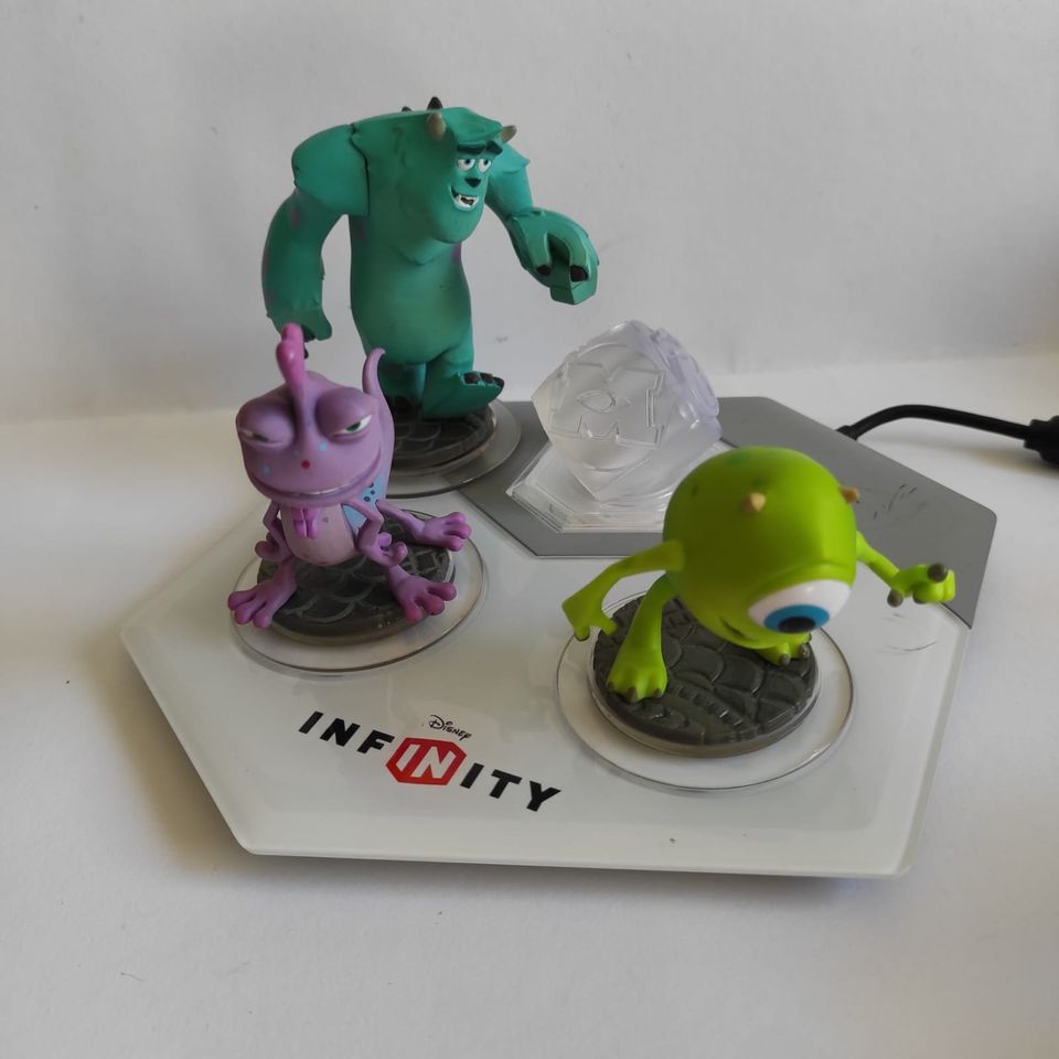 Disney Infinity - Figuren Figur Monster AG Set Bundle PS3 / Wii in Wilhelmshaven