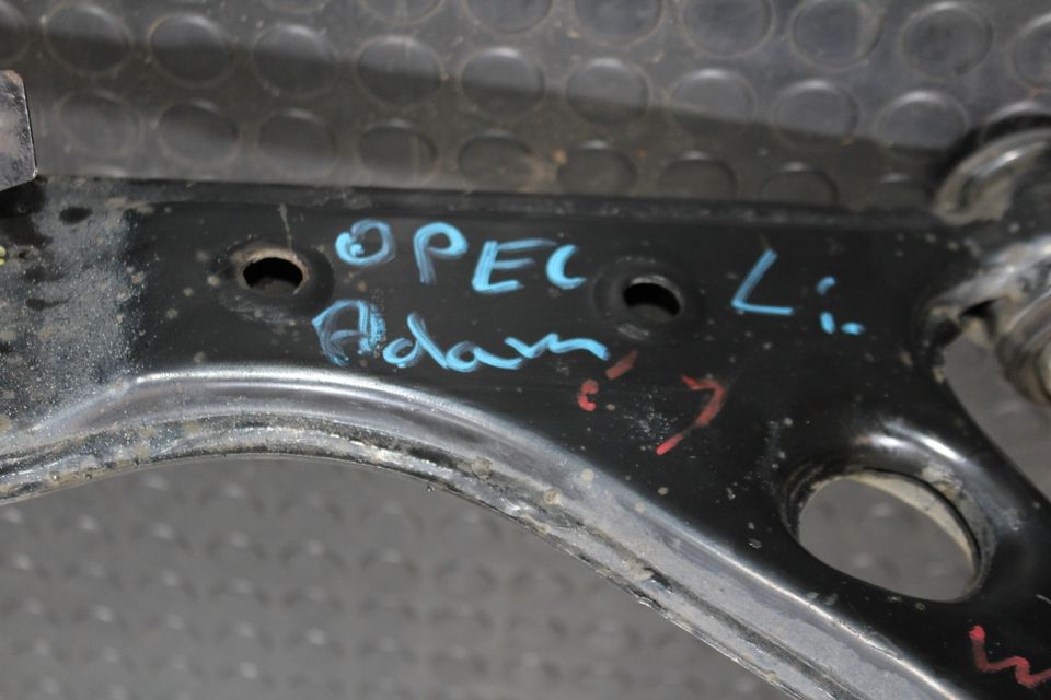 Opel Adam 1,2L Federbein Achsschenkel Links 13408697 13388767 in Dorsten