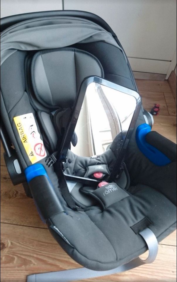 Britax Römer Baby Safe i-Size Babyschale mit Rückspiegel in München