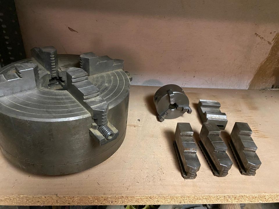 Drehmaschine für Metallarbeiten mit sehr viel Werkzeugen in Wassertrüdingen