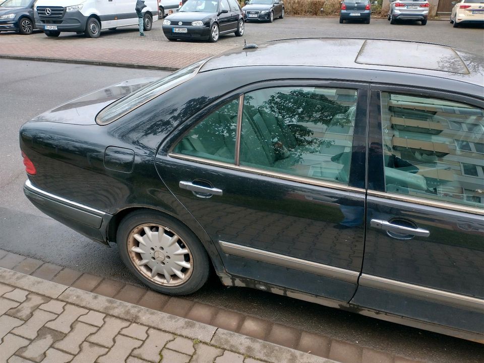 Mercedes E- Klasse 280 w210 in Seligenstadt