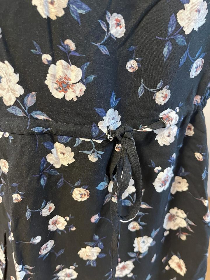 NEU VERO MODA KLEID XS 34 schwarz Blume floral Sommer y2k retro in Aichtal