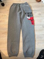 Mitchell & Ness Trainingshose Gr. S Herren Bulls grau Jogginghose Bayern - Strullendorf Vorschau