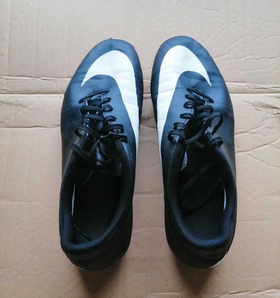 Nike Fussball Schuhe Gr. 44 UK11 in Pinneberg