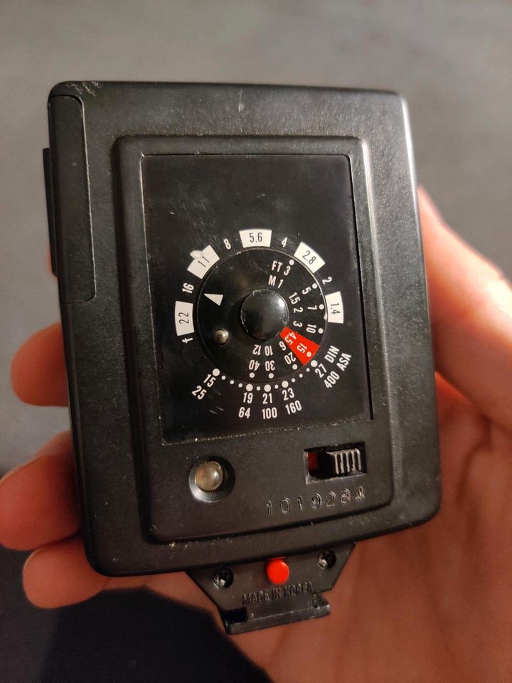 Vivitar Auto 215 Blitz / Flash für analoge Kameras in Freiburg im Breisgau