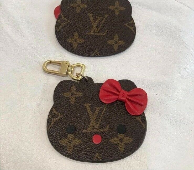 Hello Kitty Anhänger aus alter Louis Vuitton Tasche in Langgöns