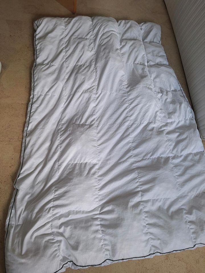 Bettdecke abzugeben 135×200cm in Schonach