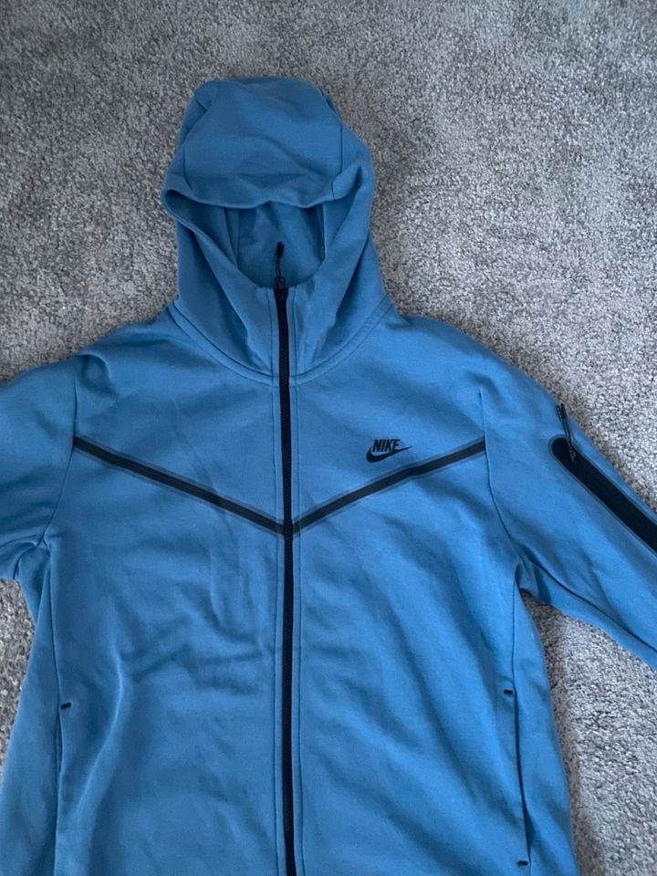 Nike Tech Fleece Blau M in Bad König