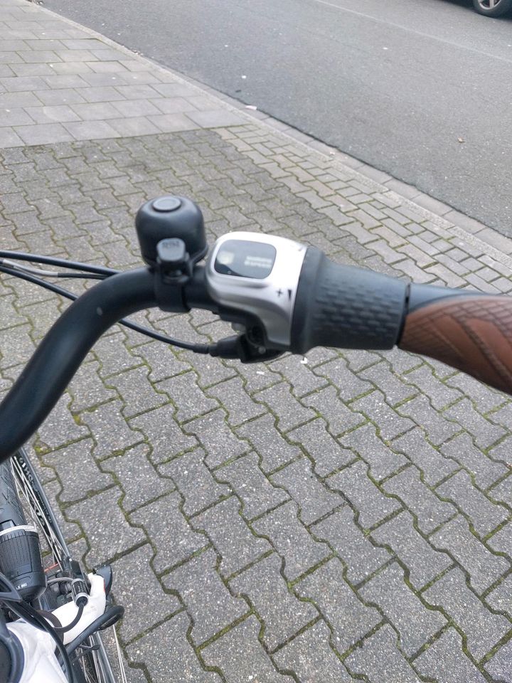 E- bike 28 Zoll, 8Gänge, Rücktrittbremse Fahrbereit in Düsseldorf