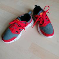 Laufschuhe von Nike Größe 36,5 unisex Niedersachsen - Helmstedt Vorschau