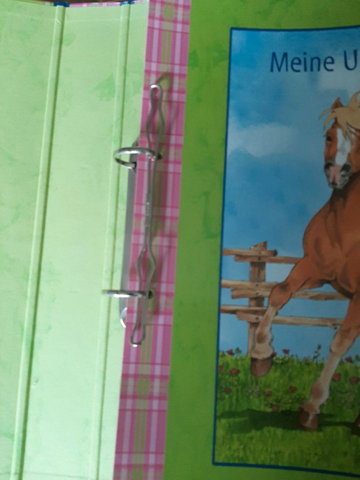 Sammelordner für Pferdefteunde in Bad Wildungen