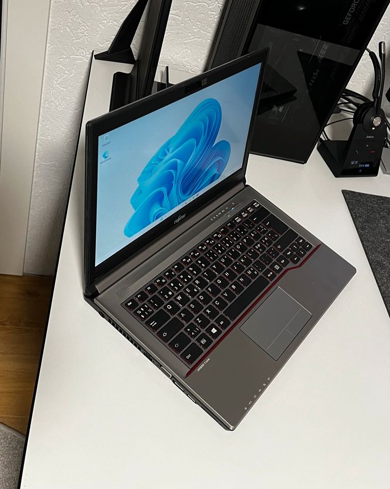 Fujitsu 13“ Notebook Intel i3• 8GB RAM•512GB SSD in Mögglingen