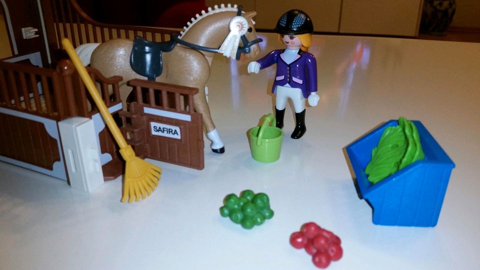 Biete Playmobil Pferdestall im top Zustand an in Marl