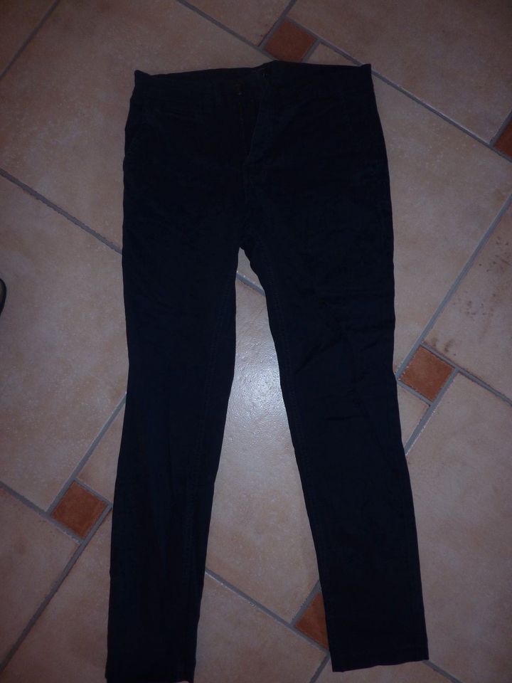 "wie neu" sehr schöne moderne Hose Chino Chinohose Gr 28/30 in Schonungen