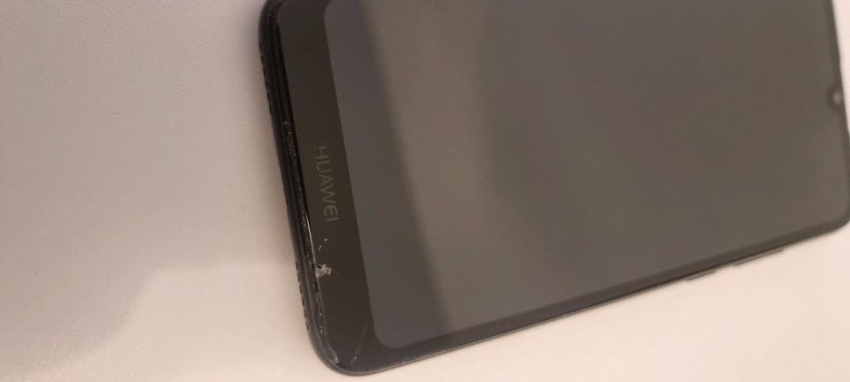 Huawei Y6 (2019) Dual SIM - 32GB - 2GB RAM (kleiner Riss Display) in Nersingen