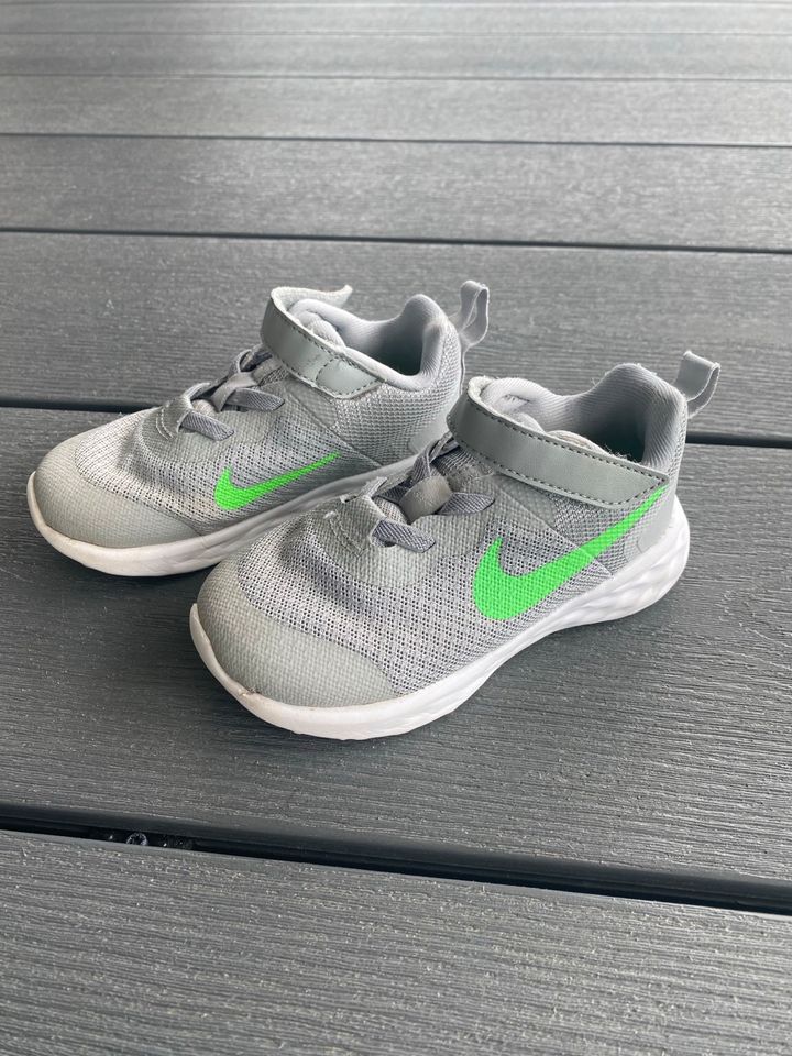 Nike Lauf-/ Sportschuh Gr. 25 in Köln