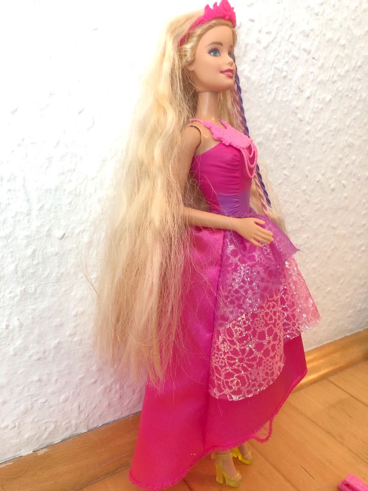 Barbie Puppe mit Zubehör in Oberstdorf