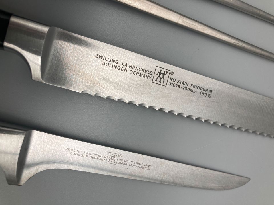 ZWILLING FLEISCHGABEL 180MM BROTMESSER 320MM AUSBEINMESSER 140MM in Berlin