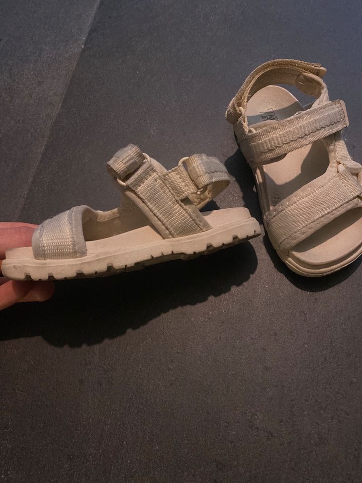 Sandalen Zara in Kernen im Remstal