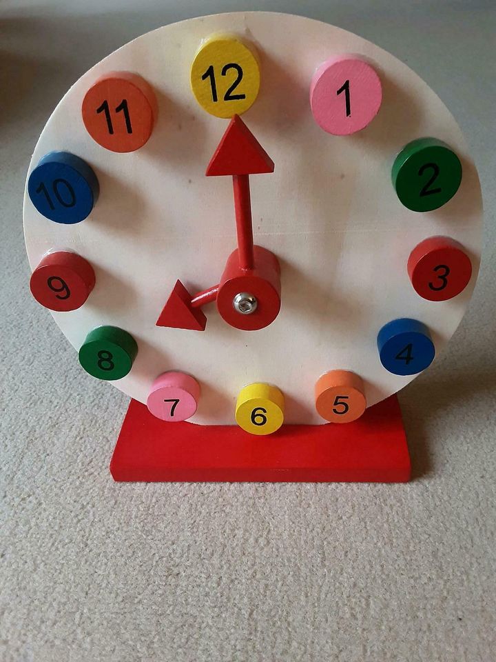 Holzuhr für Kinder zum Spielen & Lernen der Uhrzeit *** NEU *** in Salzatal