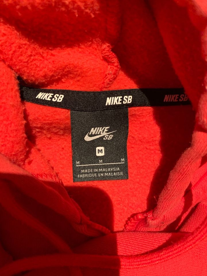 Sweatjacke Nike rot Gr. M in Kiel