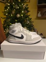 Jordan 1 Mid Light Smoke Grey | 37.5 | Ideales Weihnachtsgeschenk Frankfurt am Main - Preungesheim Vorschau