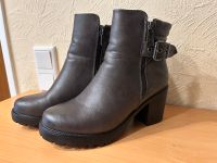 Sehr schöne Damen Stiefeletten Gr:38 in Grau (1X kurz Getragen) Nordrhein-Westfalen - Salzkotten Vorschau