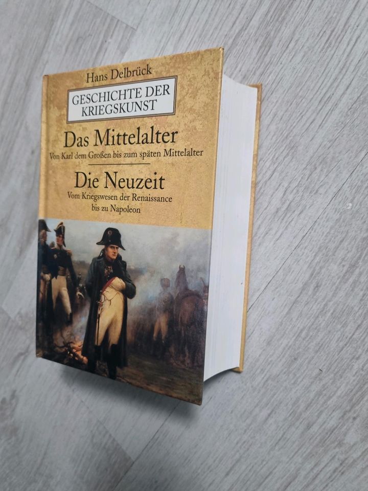 Geschichte der Kriegskunst:  Das Mittelalter.  Die ... | Buch | Z in Wuppertal