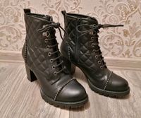 Stiefeletten/ 39/ schwarz/ rockig/ Schuhe Hessen - Angelburg Vorschau