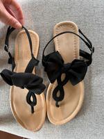 Sandalen schwarz schleife Sommer 39 wie neu Schuhe Baden-Württemberg - Reichenau Vorschau