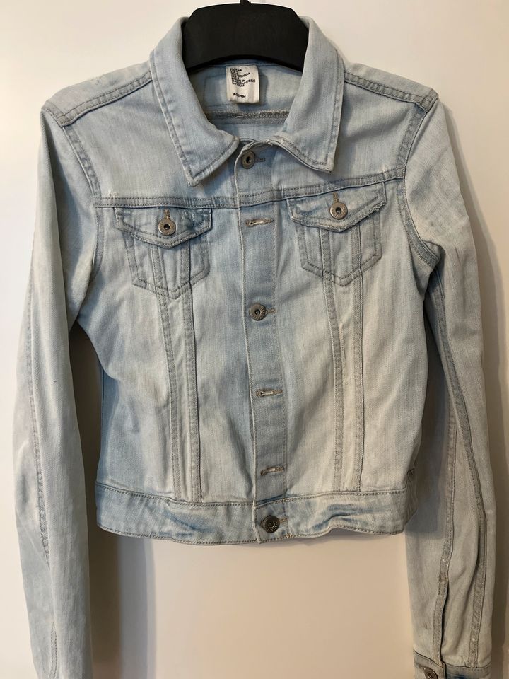 Jeansjacke Jacke Sommerjacke H&M Gr. 34 S in Düsseldorf