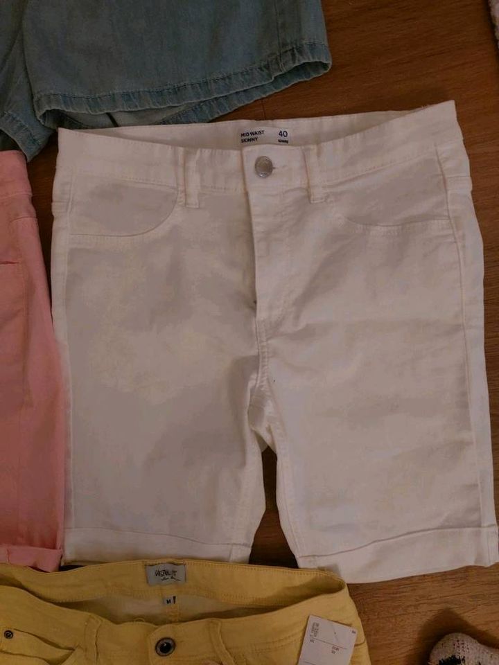 Damen Shorts gr .38/ 40 .Neu . in Hamburg