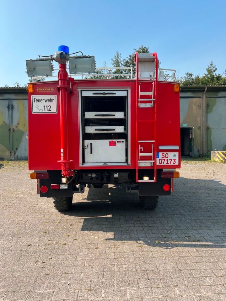 Unimog U1300 L inkl. Stromerzeuger, 5 To. Winde & Lichtmast in Soest