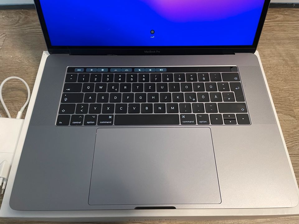 Apple MacBook Pro 15,4“ - 16GB 1TB SSD Spacegrey in Ratingen